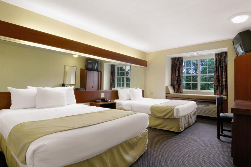 Microtel Inn & Suites By Wyndham Perimeter Center ساندي سبرينغز الغرفة الصورة