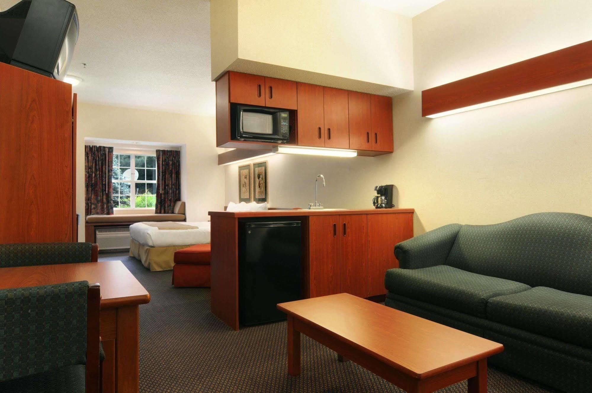 Microtel Inn & Suites By Wyndham Perimeter Center ساندي سبرينغز الغرفة الصورة